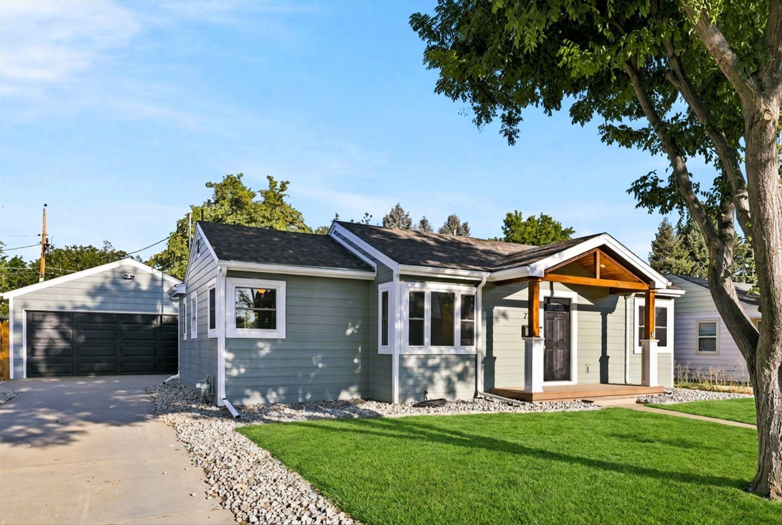 Gorgeous Remodeled 2 Bedroom 2 Bathroom Home – photo 4