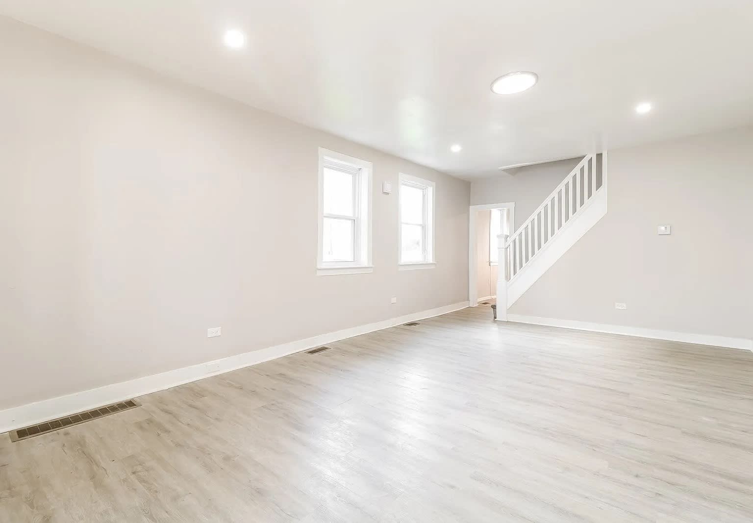 307 East 31st Street – photo 2