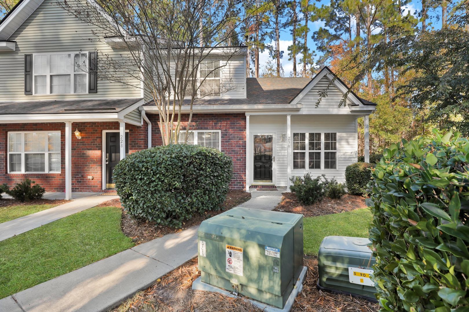 Charming 3 Bedroom Home in the Towns of Buckwalter!! – photo 4