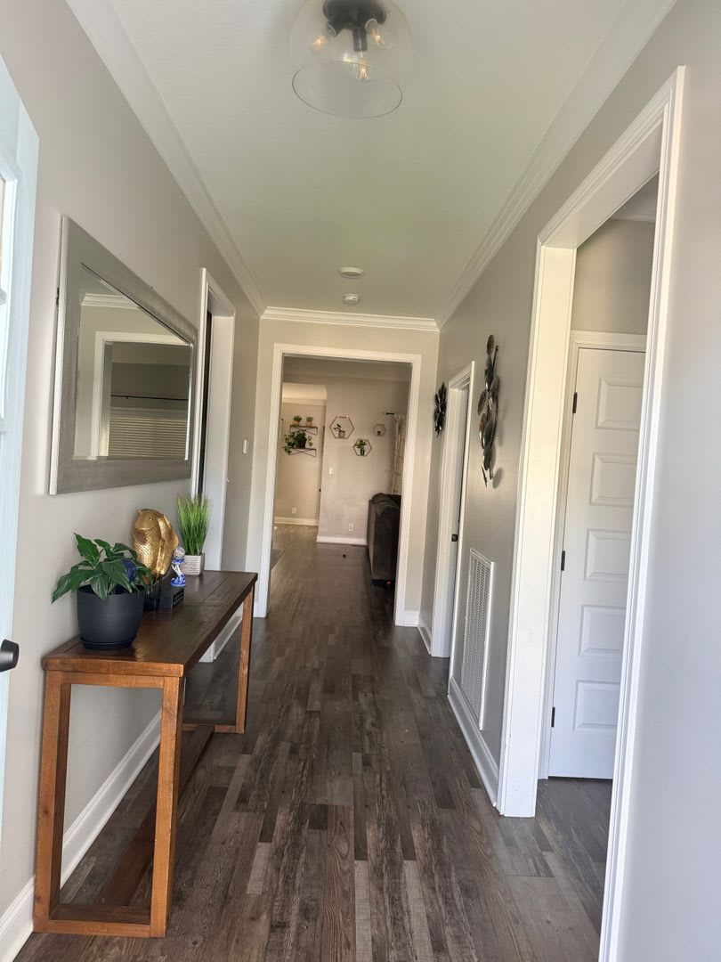 Beautiful 5-Bedroom Home with Spacious Layout & Sunroom – photo 2