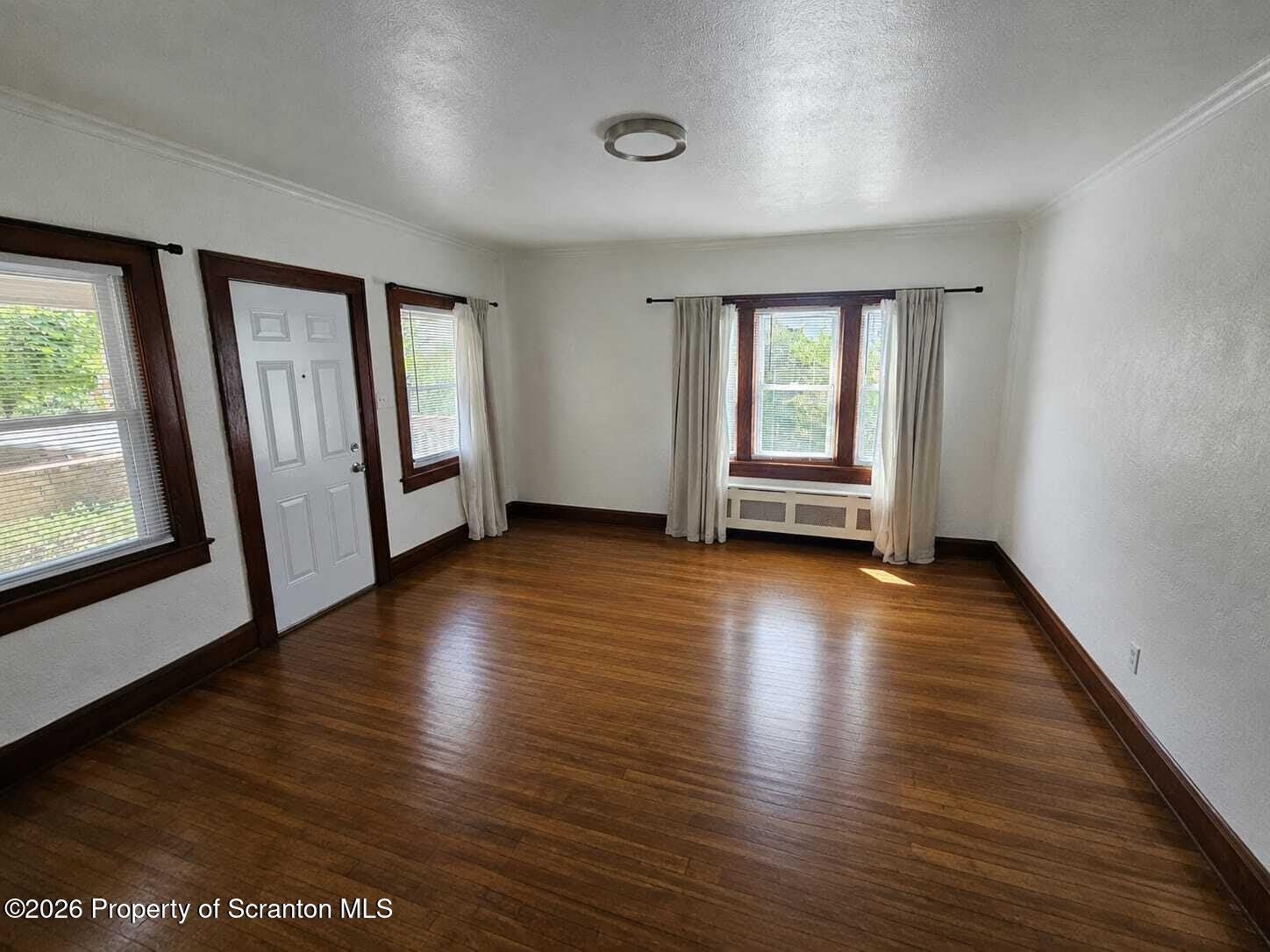 1057 Lincoln Street – photo 4