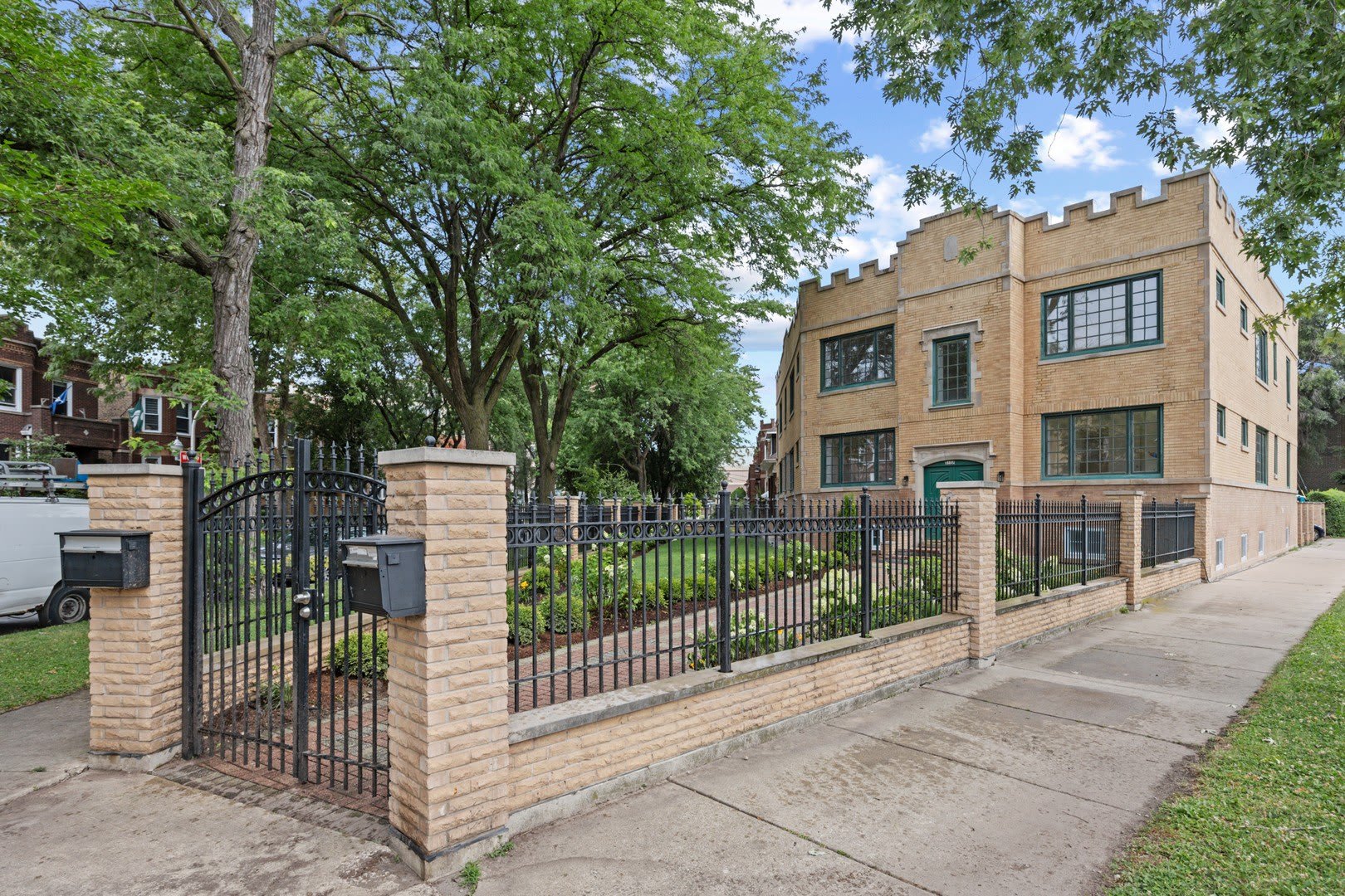 3107 N Harding Avenue – photo 3