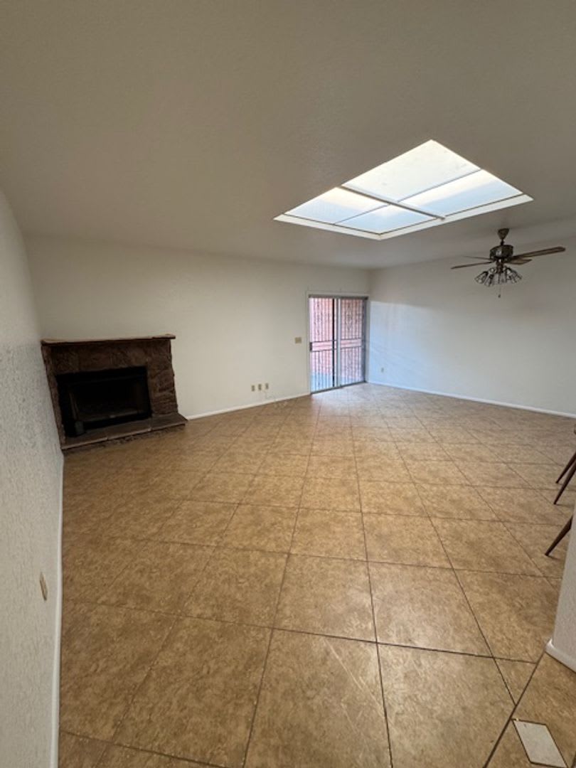 Central- 2 bedroom/ 2 bathroom townhome – photo 4