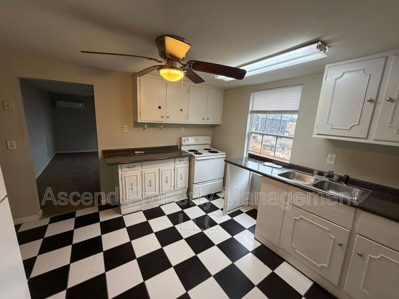 2111 Chamberlain Ave – photo 2