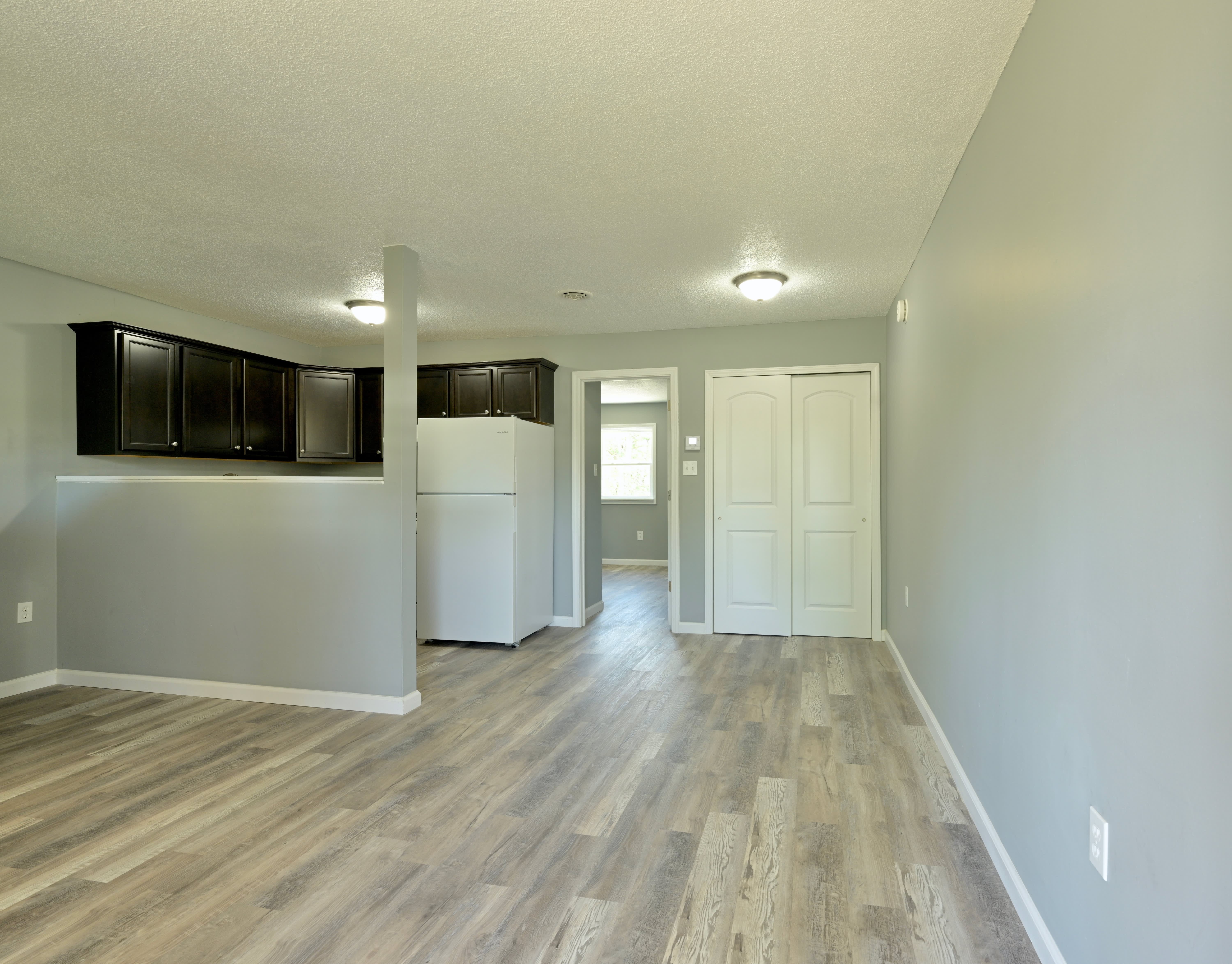 211 N Locust St – photo 1