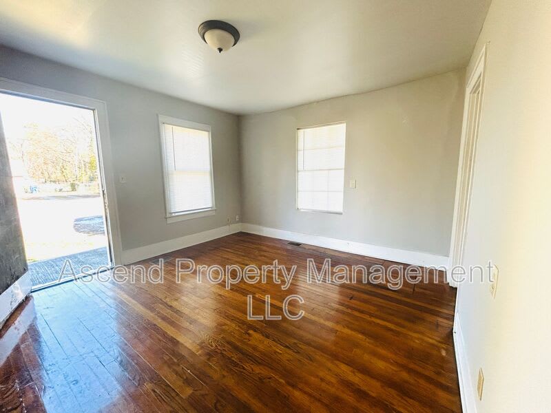 4504 Old Mission Rd – photo 3
