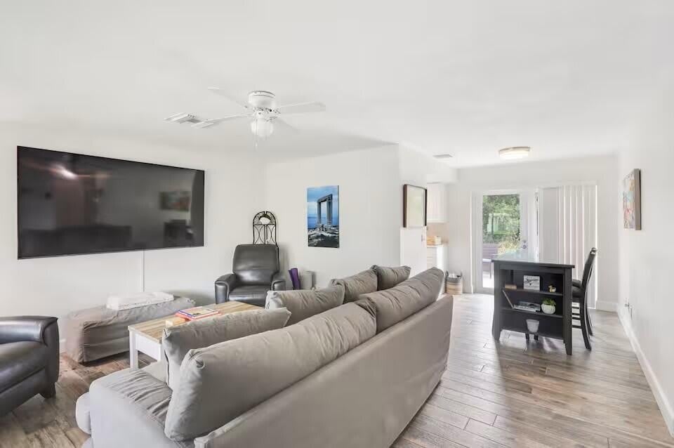 1519 Treemont Avenue – photo 1