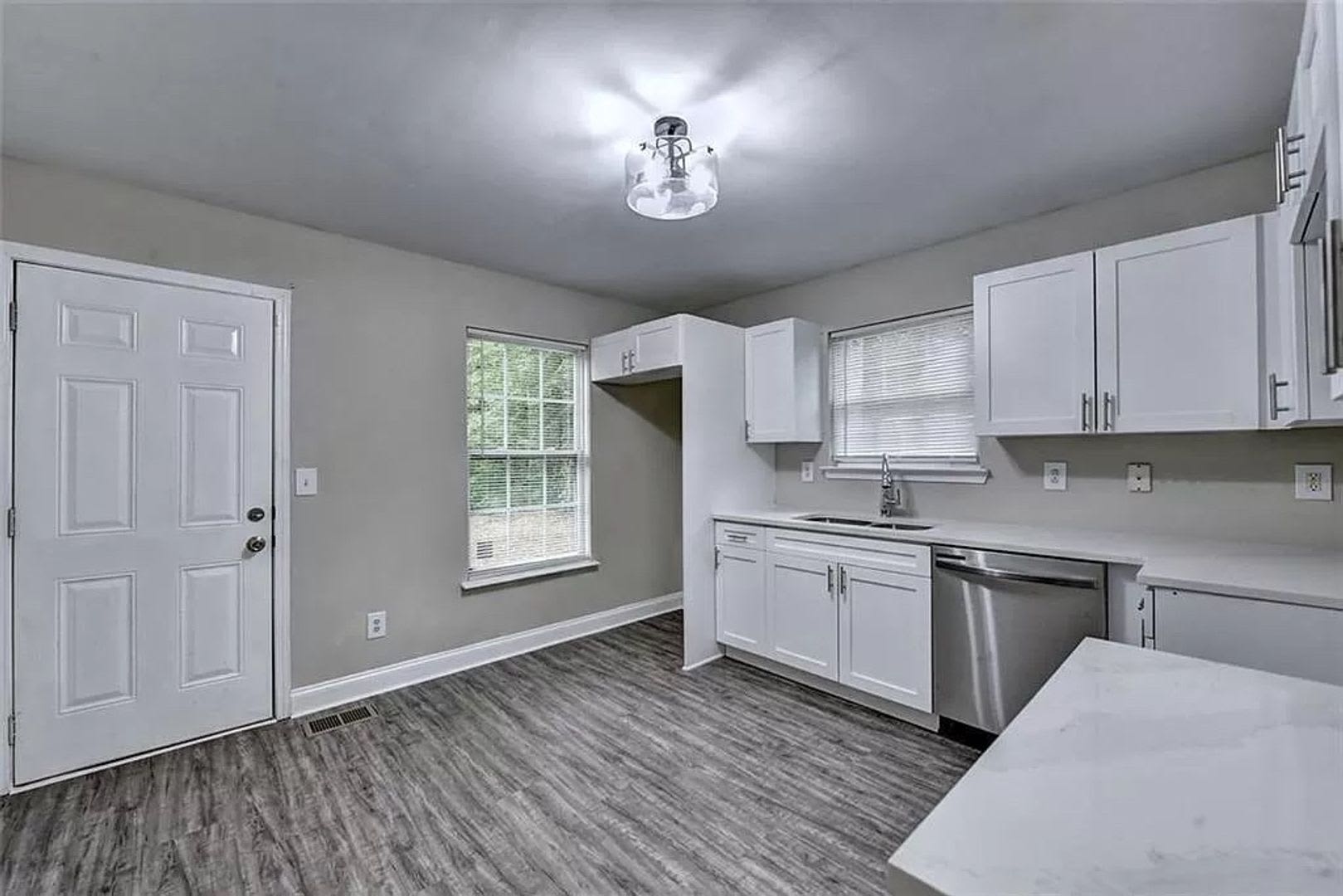 Room In 4 Bedroom Home At Mcwilliams Rd Se – photo 5