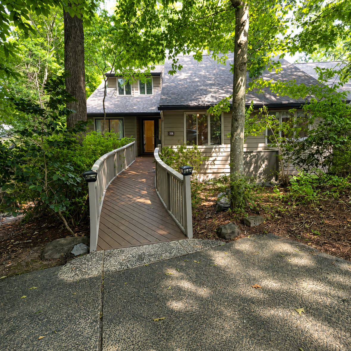 106 Montrose Drive – photo 1