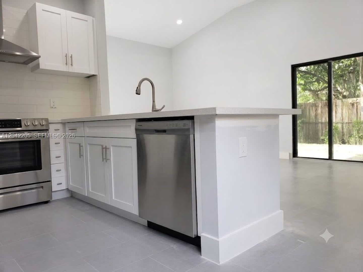 313 NE 169th Street, North Miami Beach, FL 33162 – photo 2