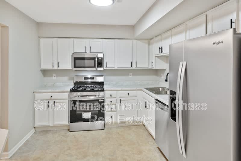 1320 East Arnold Street – photo 4