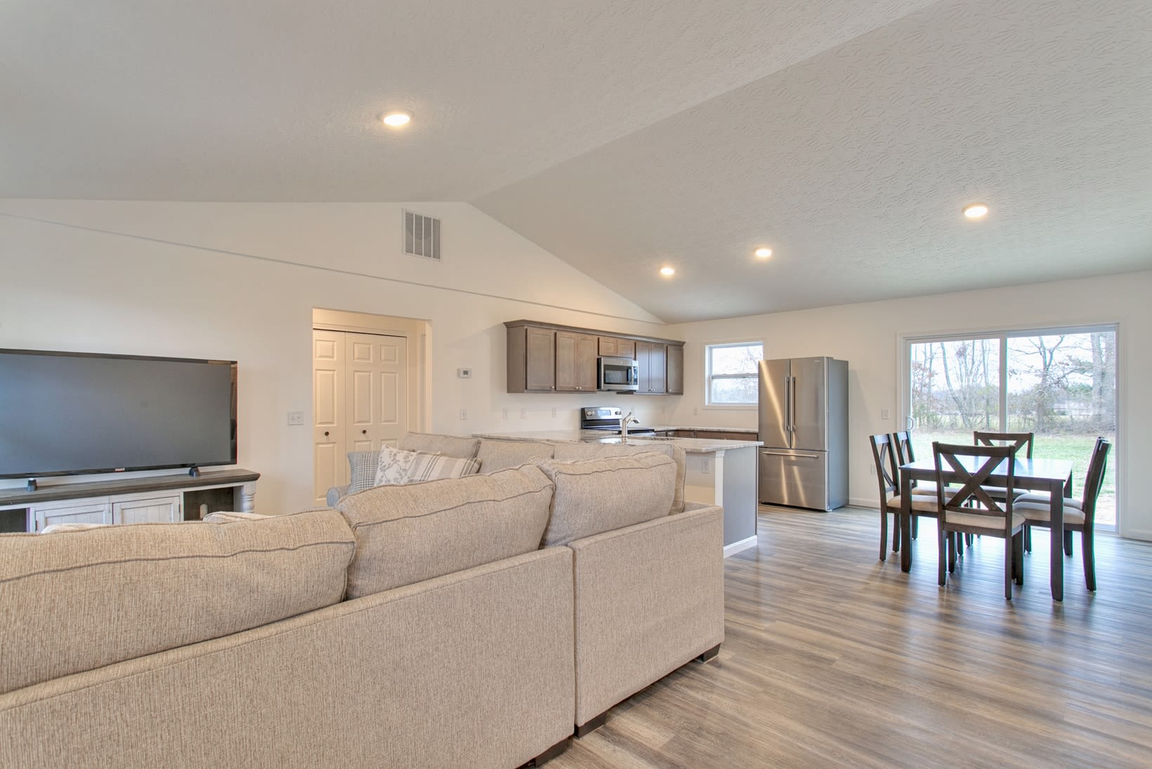 120 Cheyenne Drive – photo 2