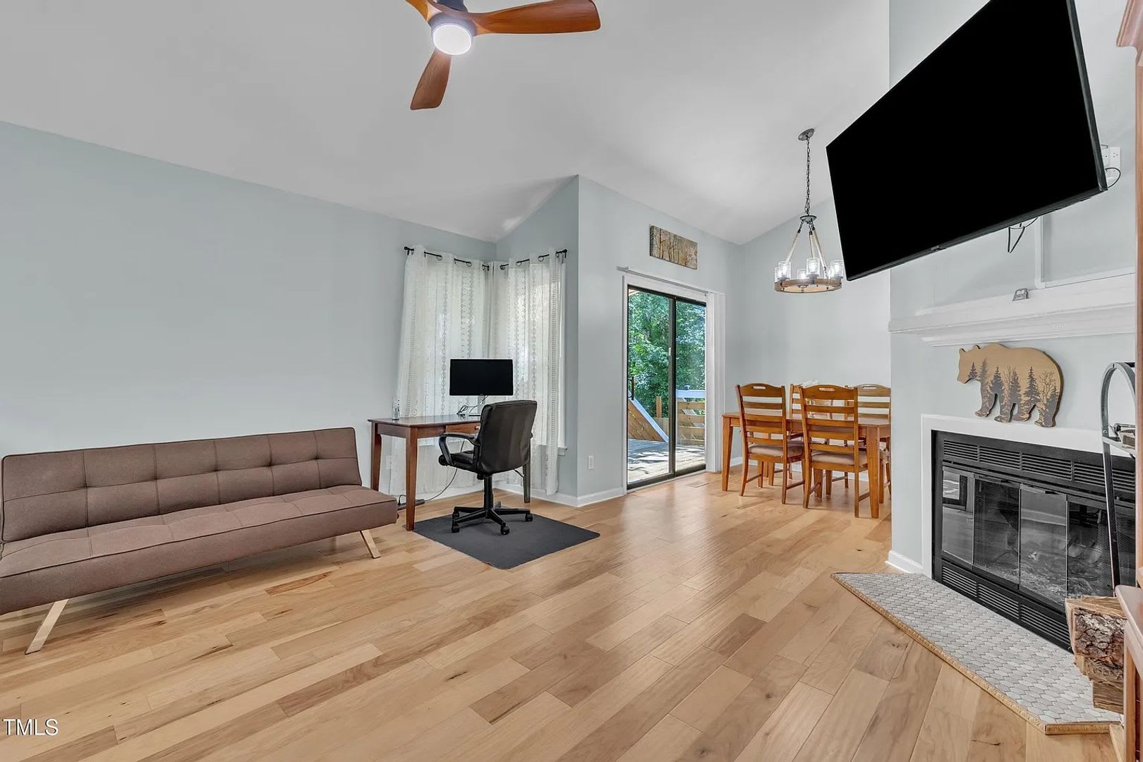 Room In 2 Bedroom Home At Tall Rock Ct – photo 2