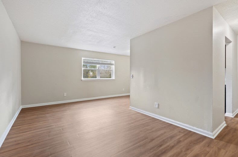 South Pointe Apartment Home – photo 3