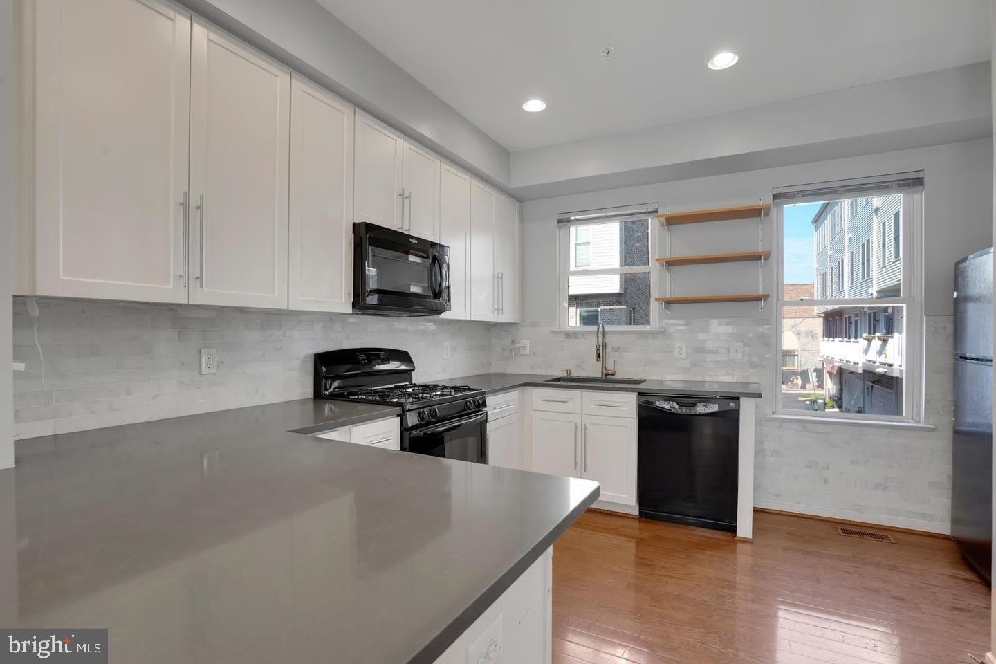 909 5TH Street SE – photo 2