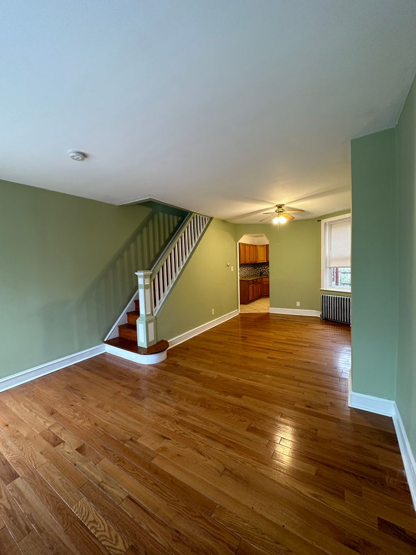 Spacious 3 Bedroom 1 Bathroom in Port Richmond St. Available NOW! – photo 3