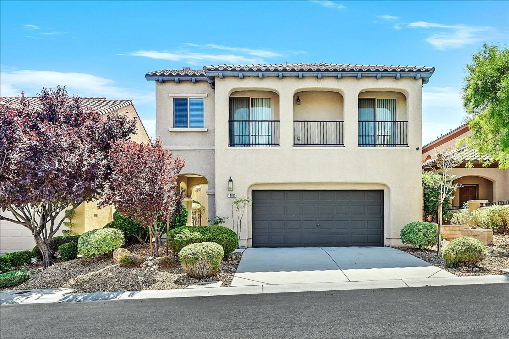3 Bedroom Home With Loft Located In Summerlin – photo 1