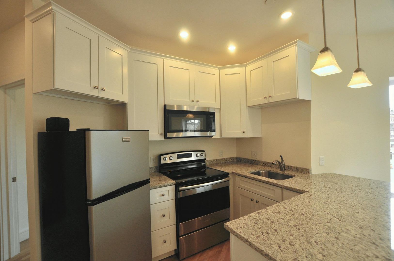 Charming 1 Bedroom-No Broker Fee – photo 3