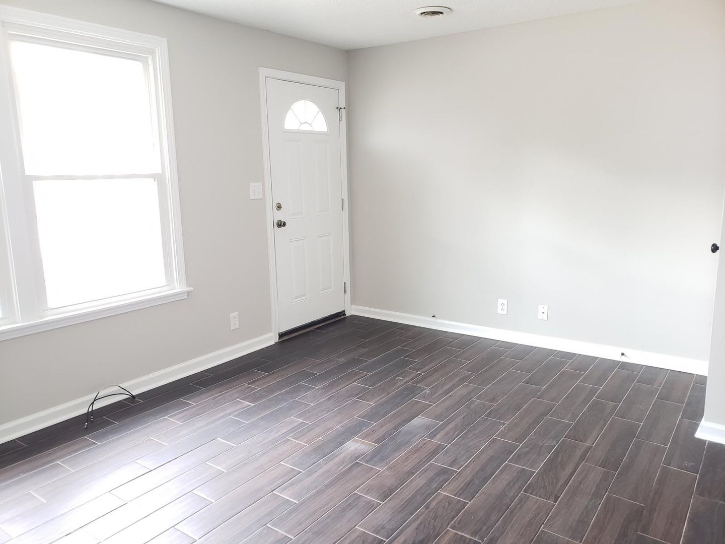 1/2 Off First Month's Rent! 2 bed 1.5 bath. Water included! Walk to APSU! – photo 5