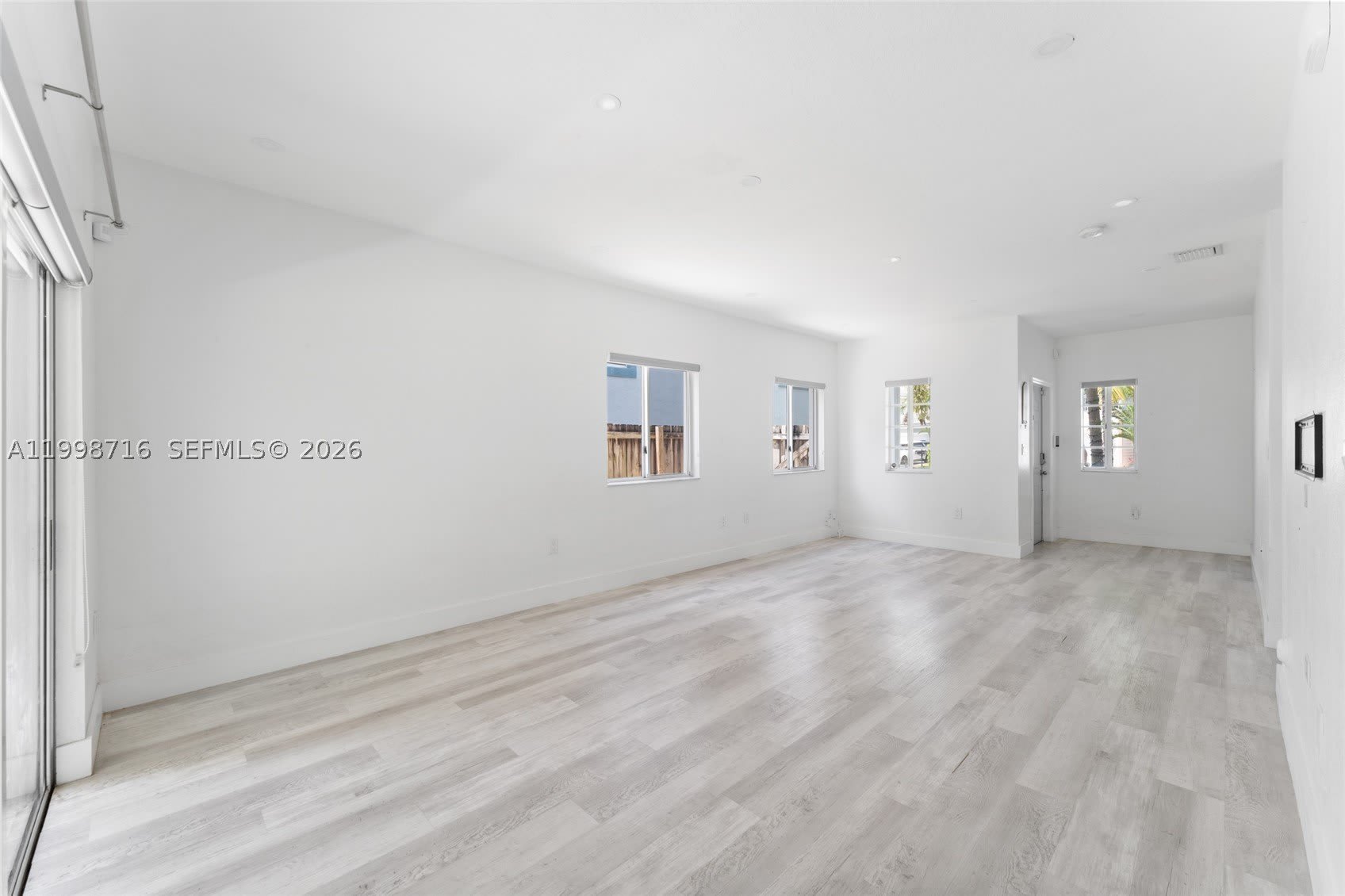 379 NE 31st Ave – photo 5