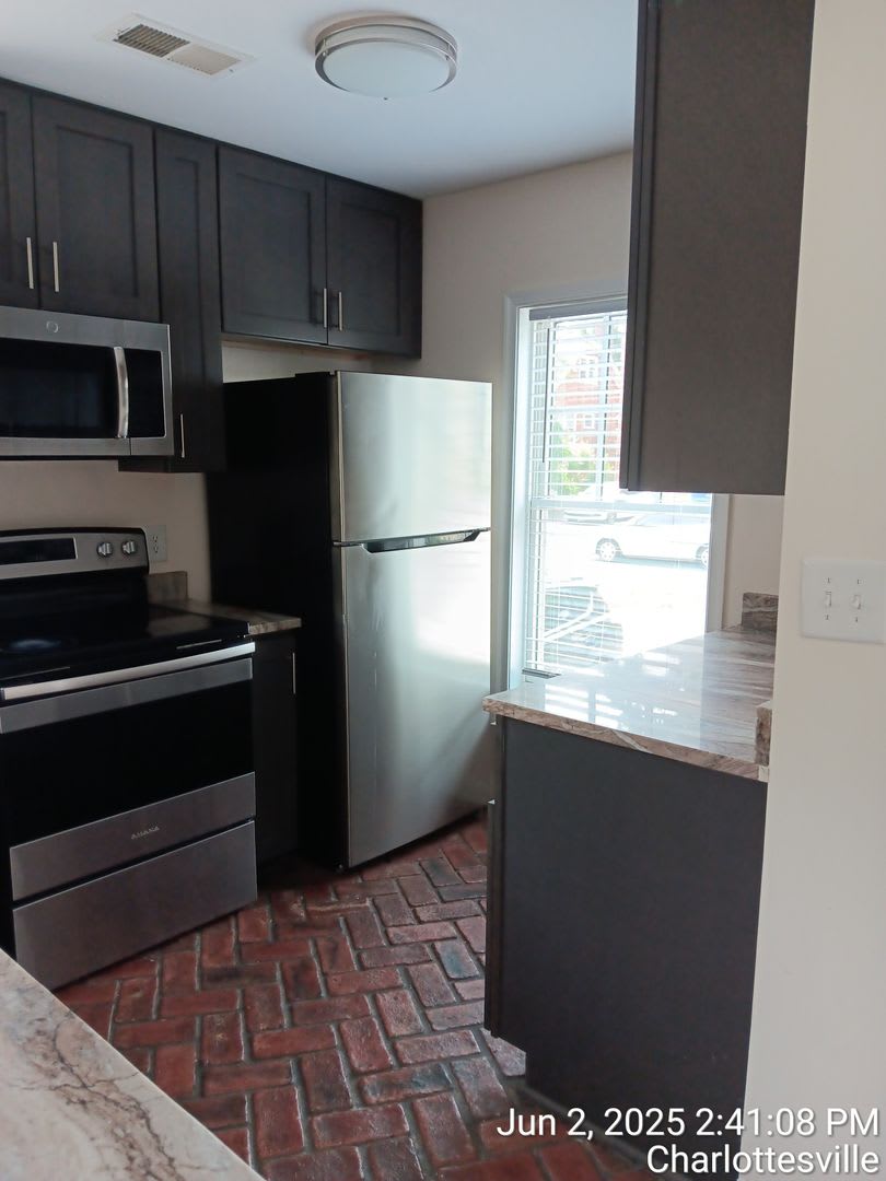 2027-2028 Leasing Year Heart of 14th ST / 3 bedroom 2 Bath 515 14th St NW Apt B – photo 2