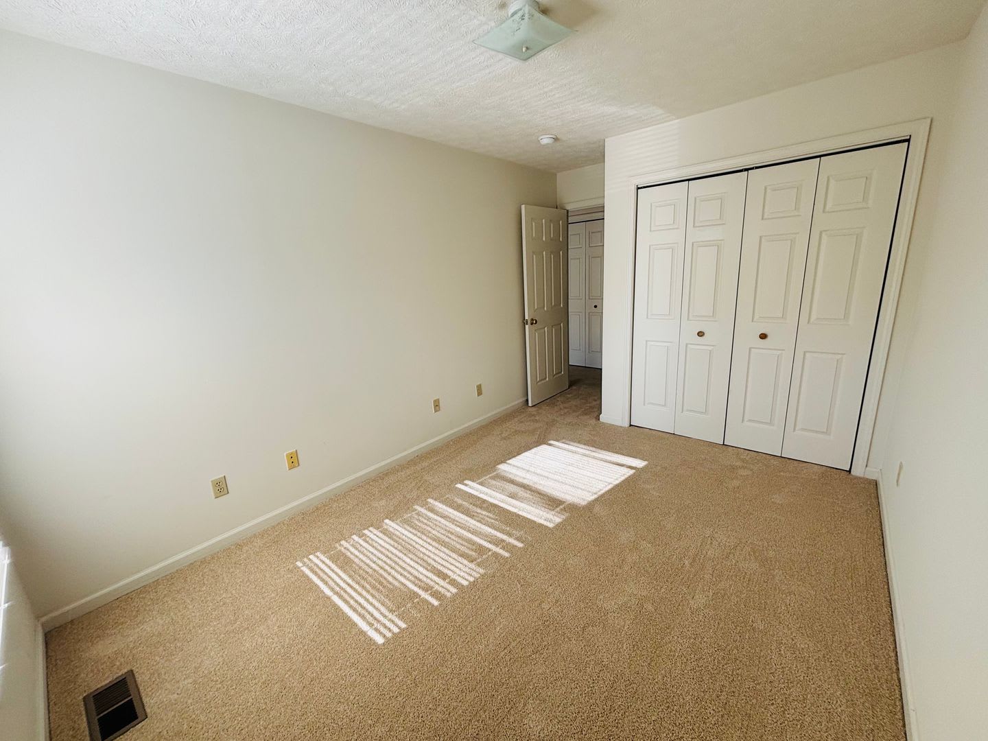 3 Bedroom 2.5 Bath Townhouse – photo 3