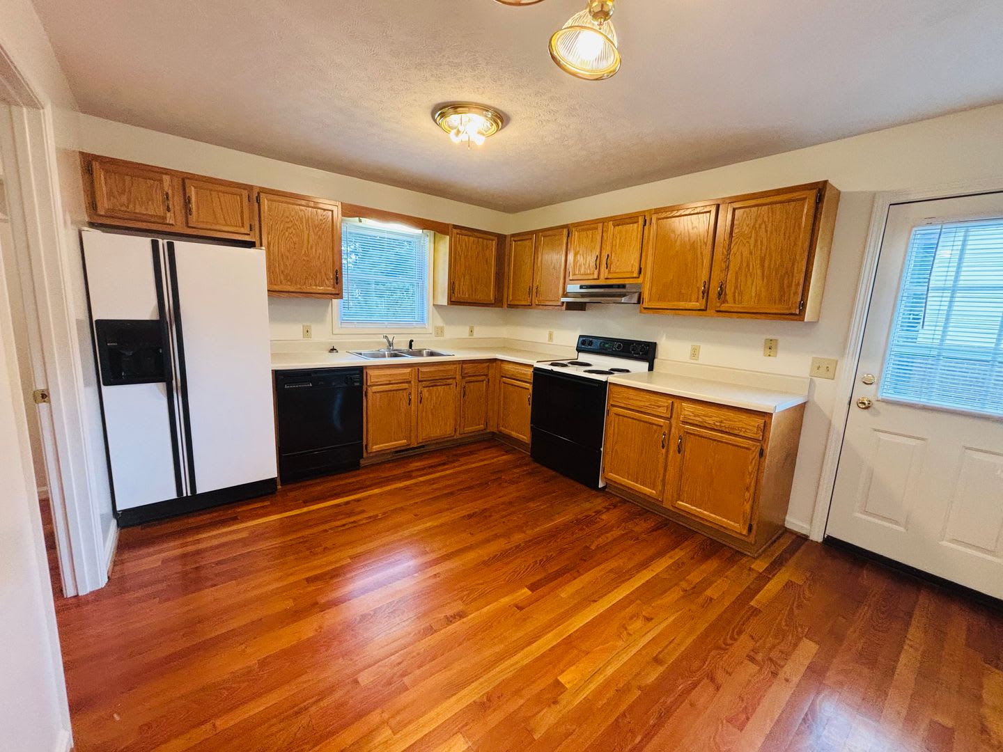 3 Bedroom 2 Bathroom Townhouse – photo 5