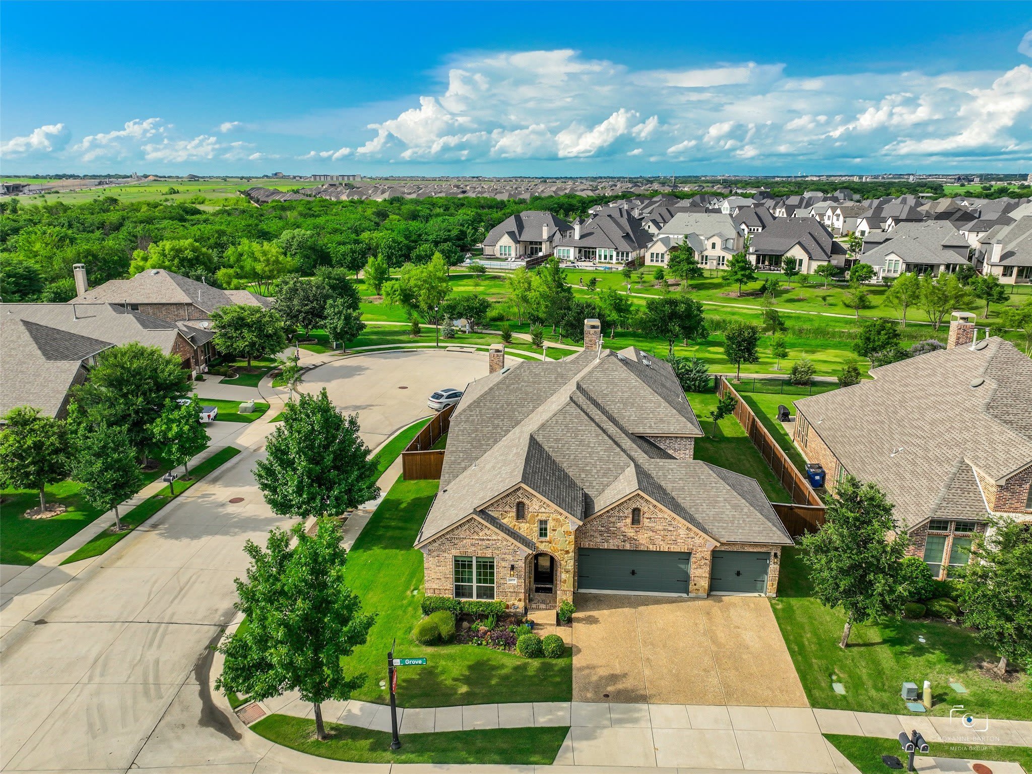 1635 Grove Drive – photo 2
