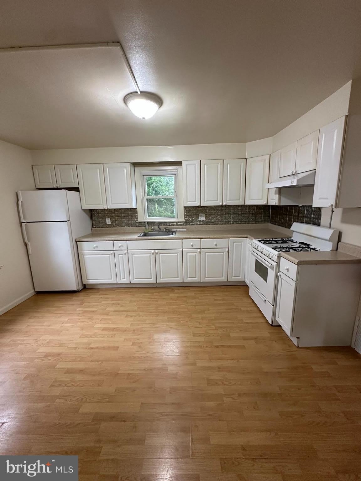 104 PEARL ST S – photo 2