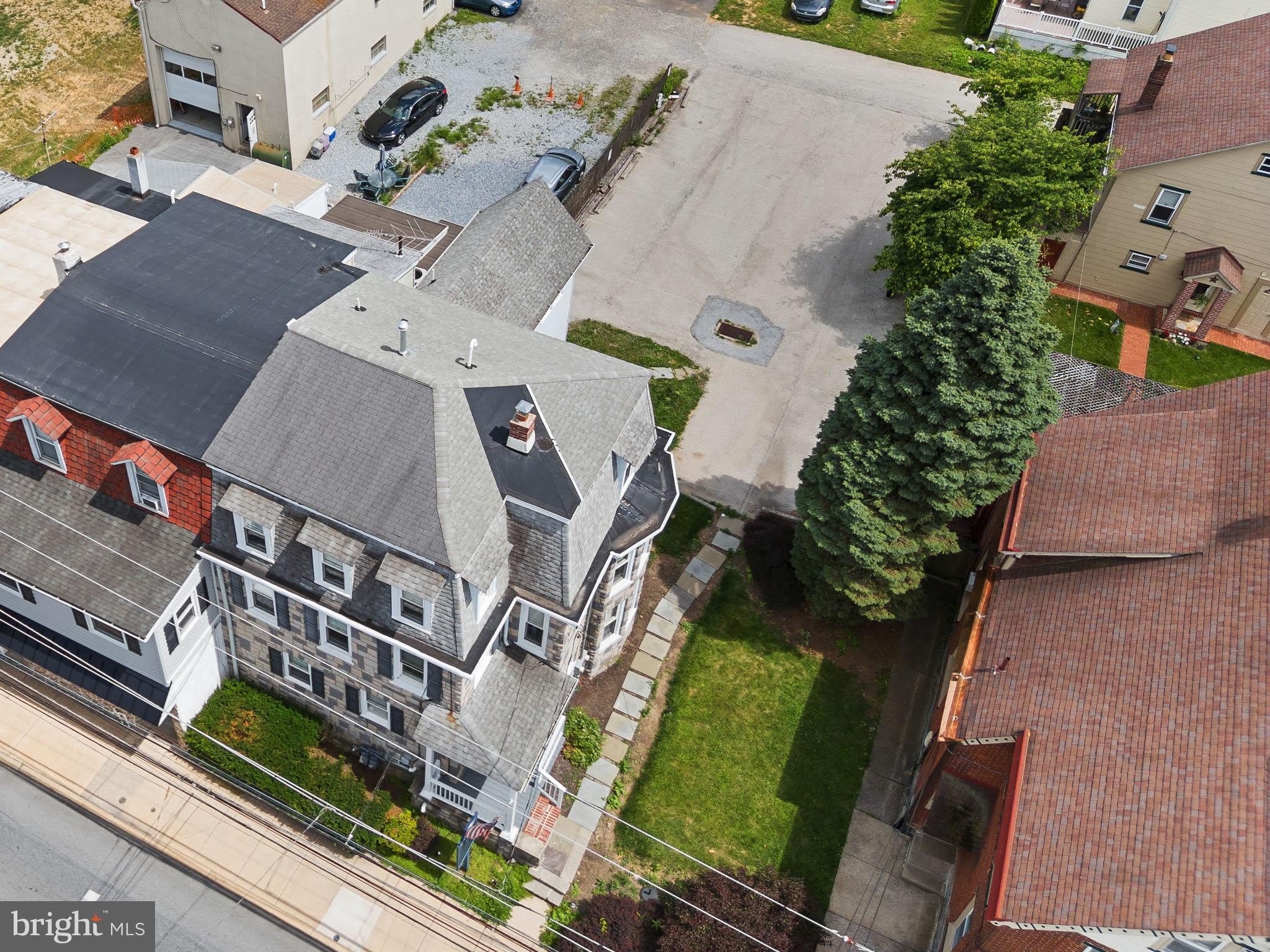 116 E KING Street – photo 3