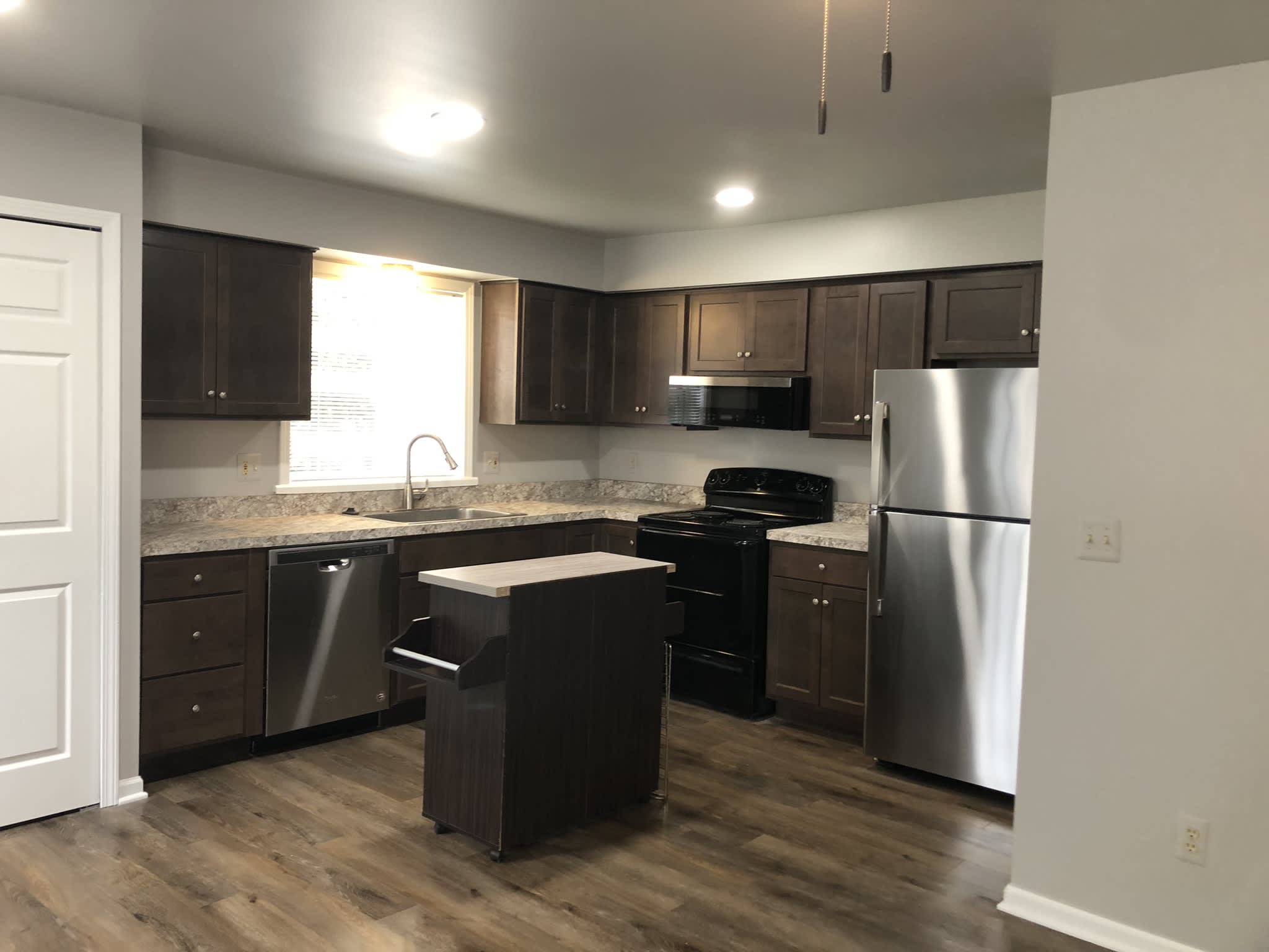 323 Pine St – photo 1