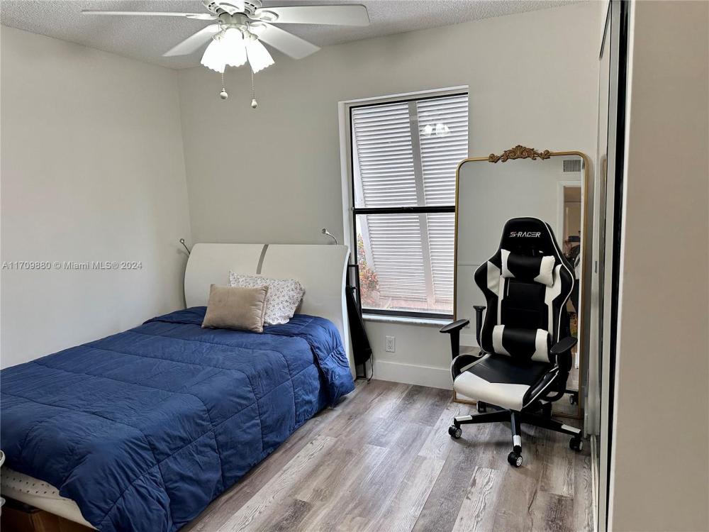 11336 NW 16th St – photo 4