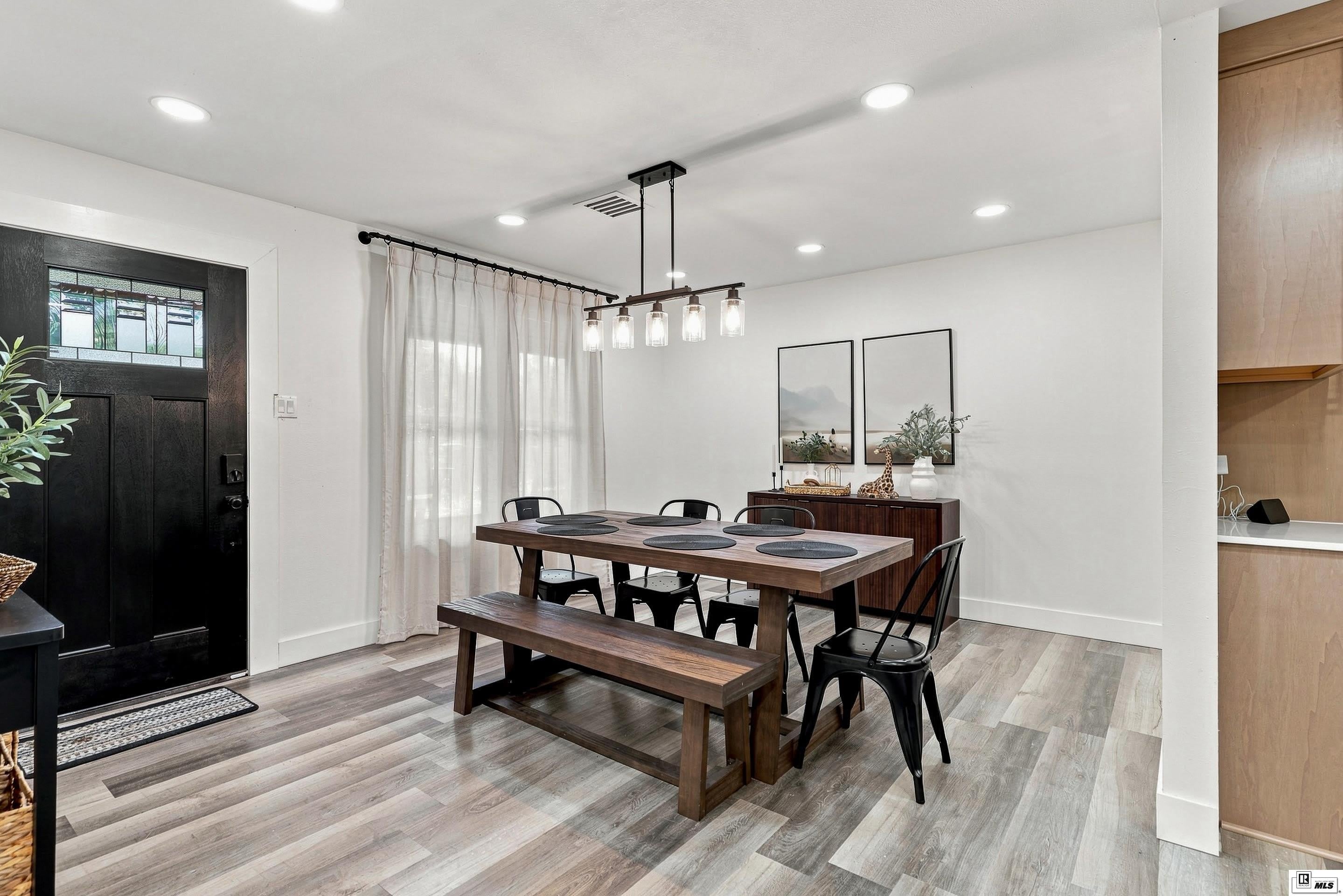 209 JONES STREET – photo 3