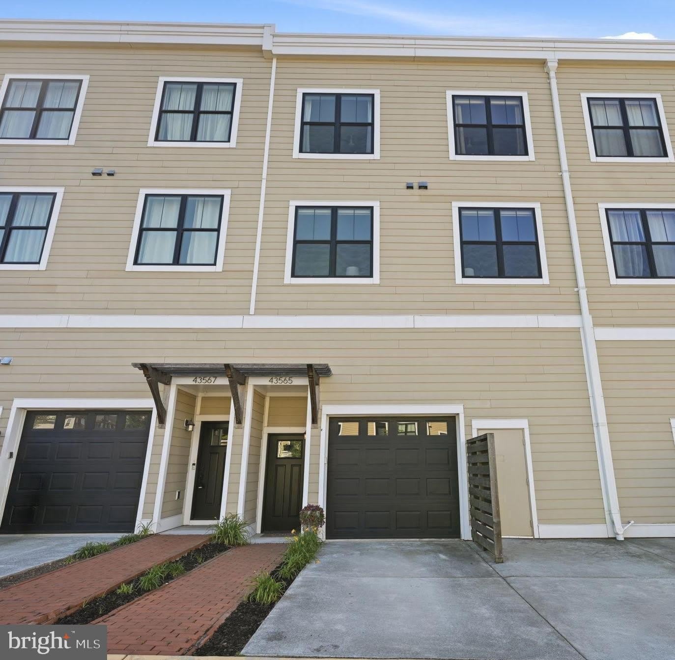 43565 Michigan Square – photo 3