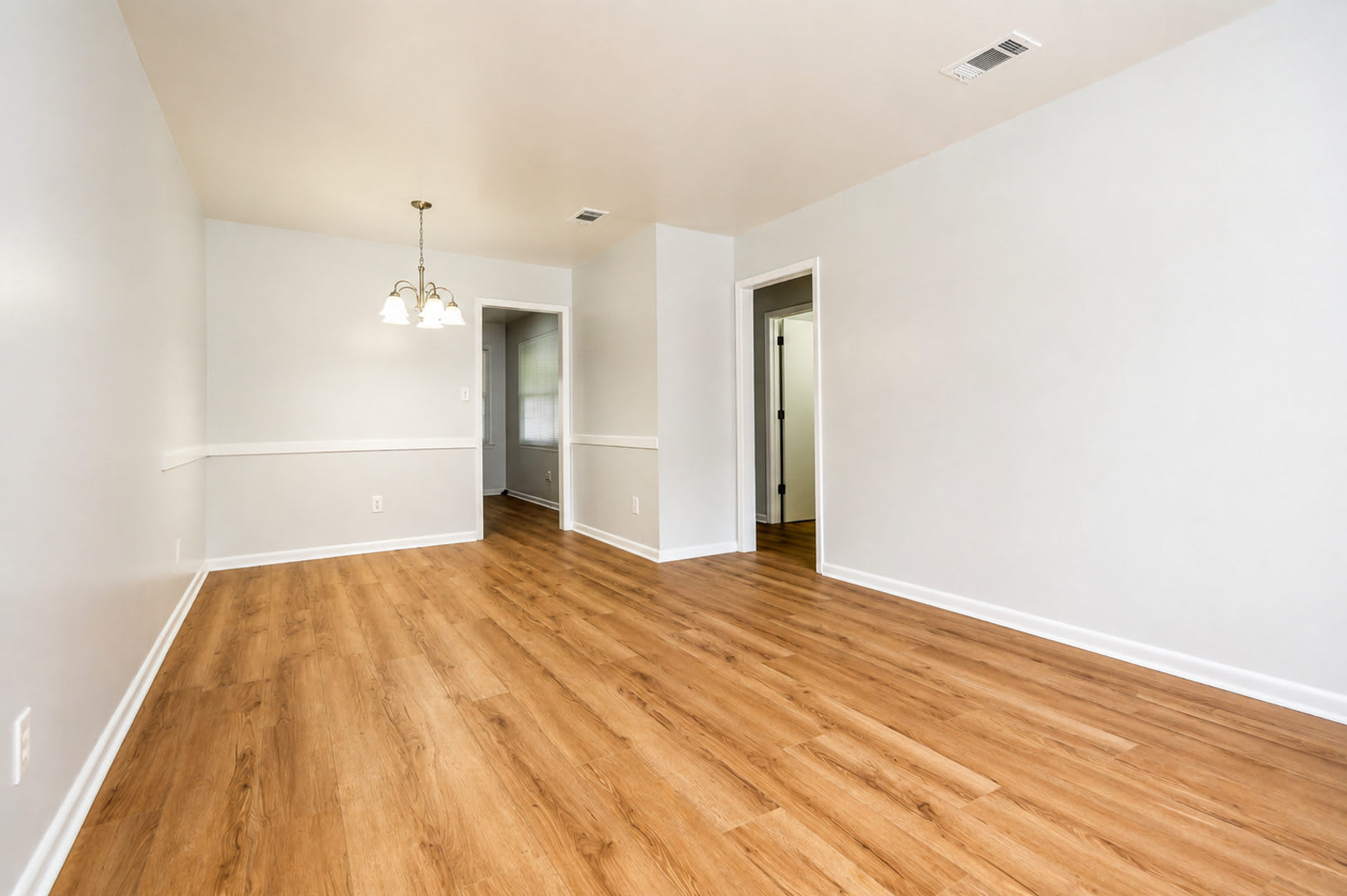 Elevated Coastal Living—A Beautifully Renovated, Pet-Friendly Wilmington Retreat – photo 4