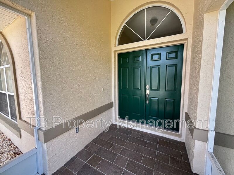 20 Clarendon Ct N – photo 3