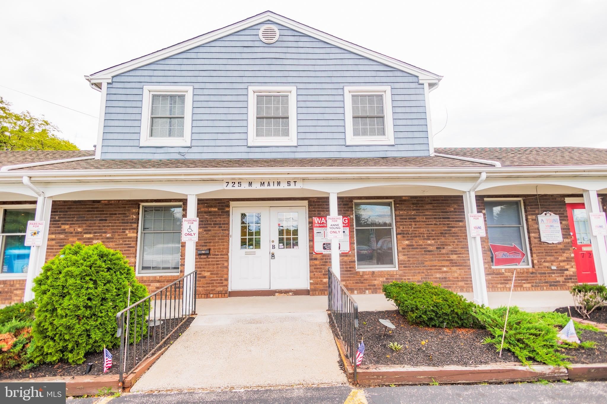 725 N MAIN Street – photo 1