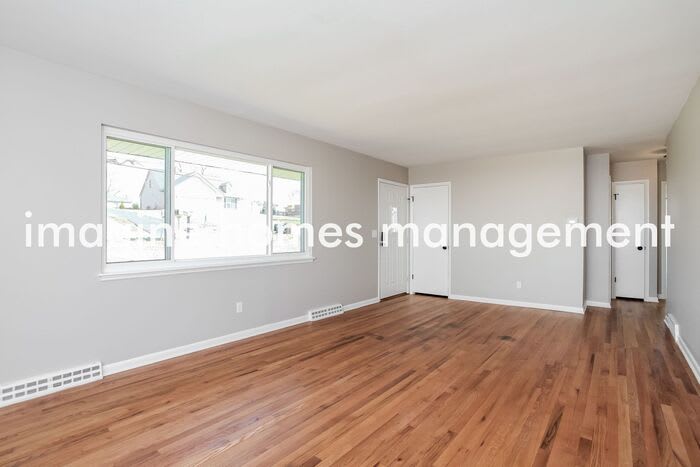 10755 Plainfield Road – photo 3