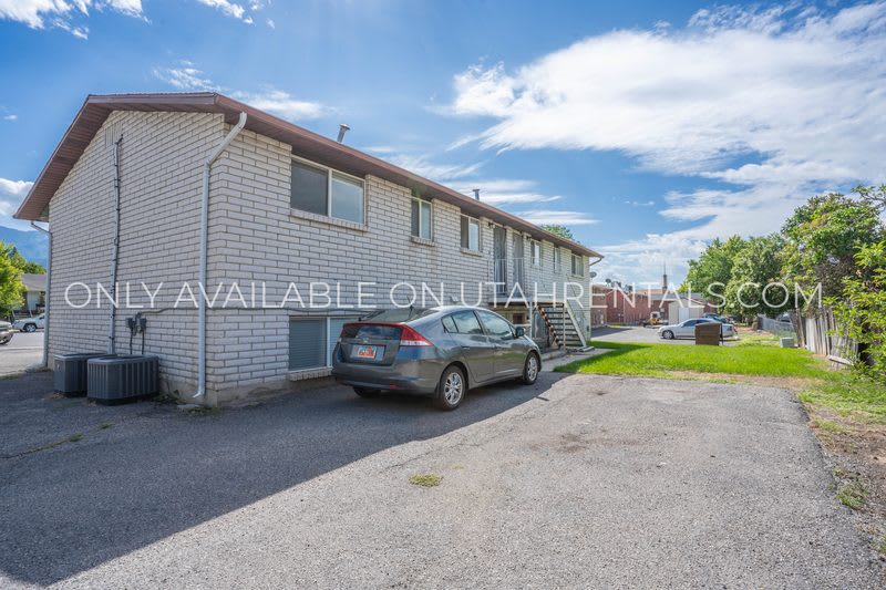 1052 S Virginia Cir – photo 3