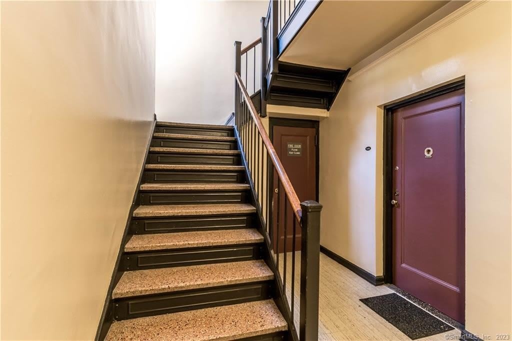 140 Woodside Green – photo 3