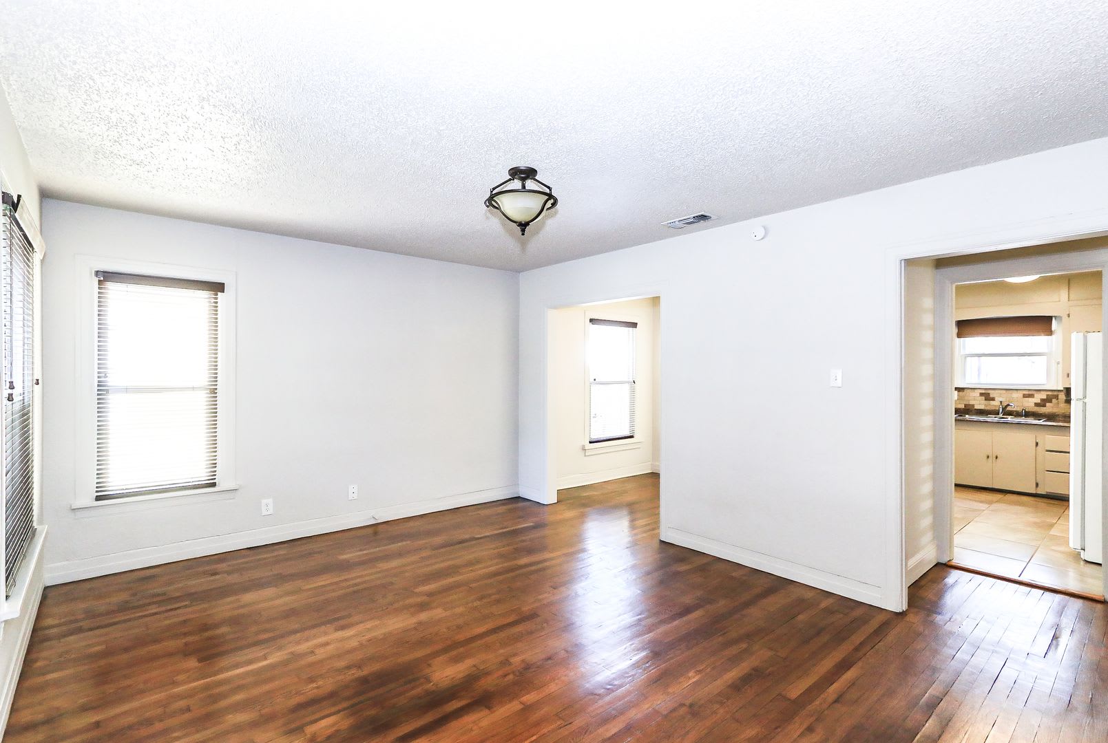 2/1 FOR LEASE – photo 5