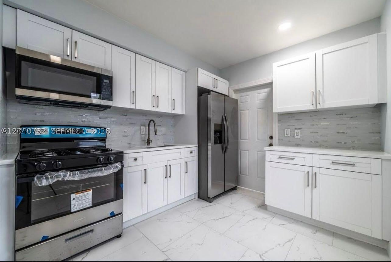 425 NW 14th Way – photo 1