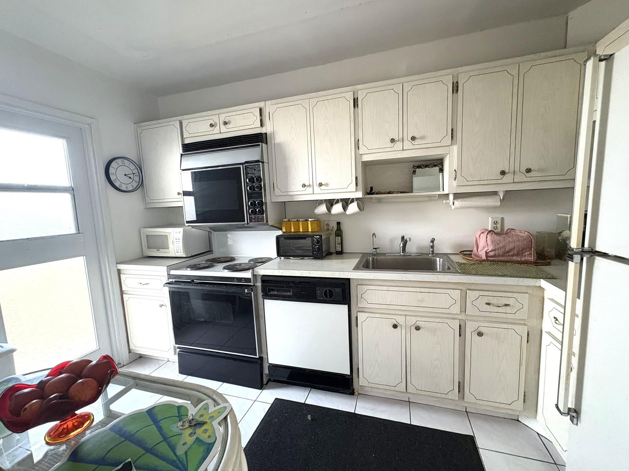 2350 NE 14th Street – photo 3