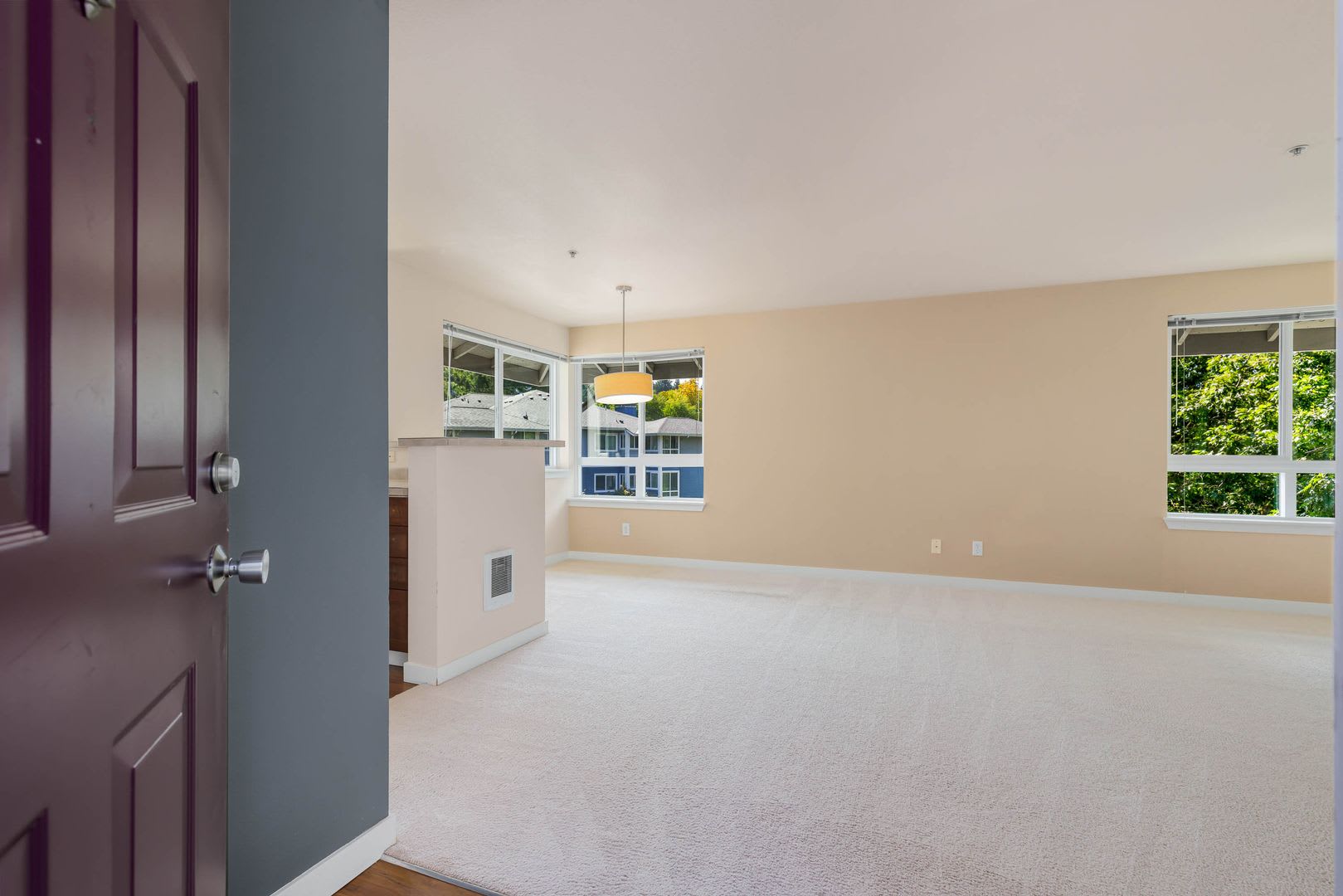 Top Floor 1 Bedroom Condo In Great Location – photo 2