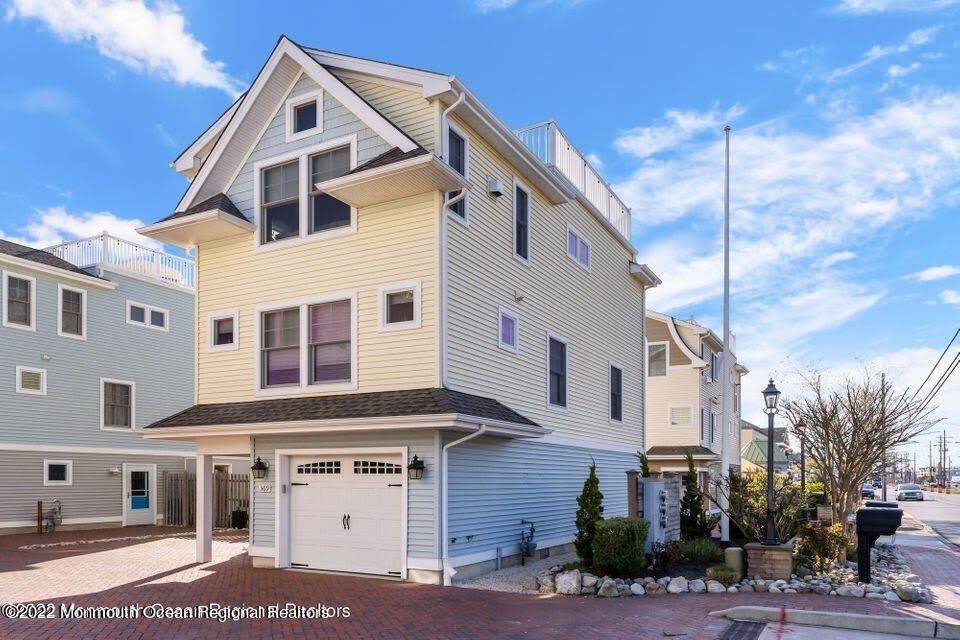 369 W 8th Street – photo 1