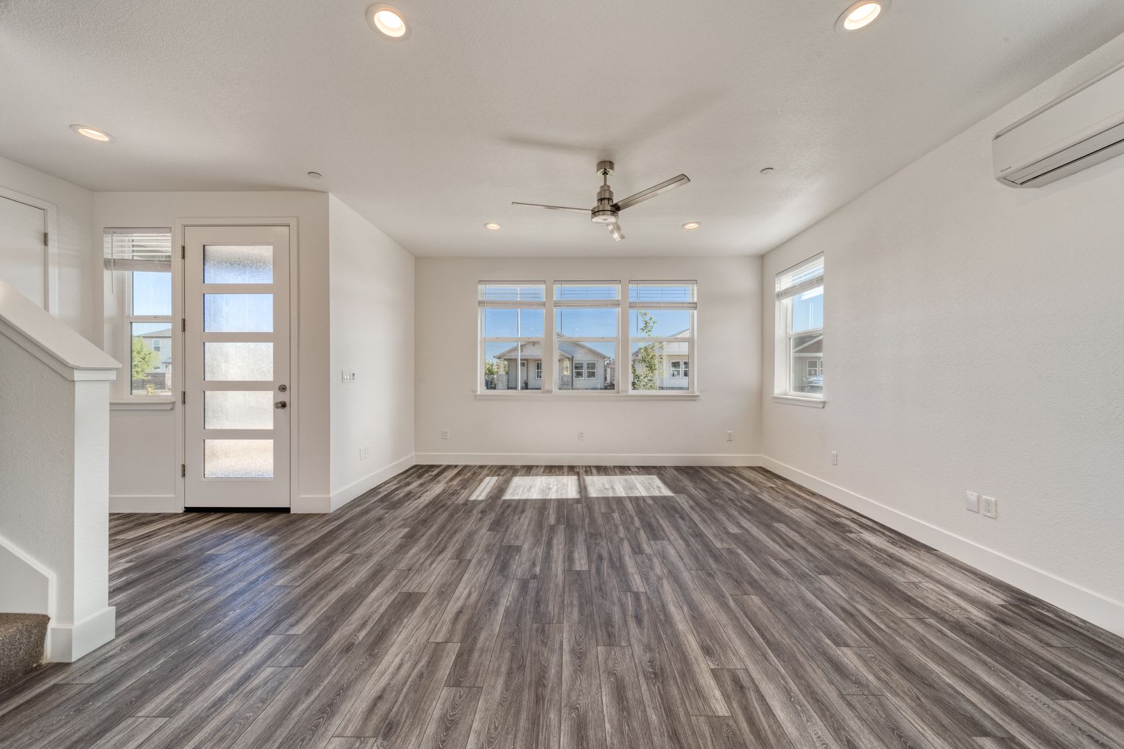 3 Bed / 2.5 Bath Home with 2 Car Garage + Yard Available Sept. 21st – photo 4