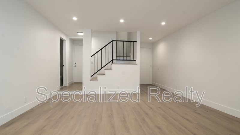 9603 Van Nuys Boulevard – photo 2