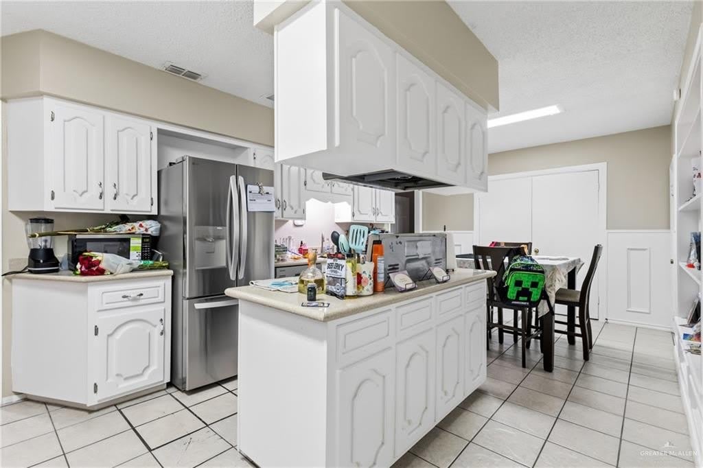 700 E Sam Houston Boulevard – photo 2