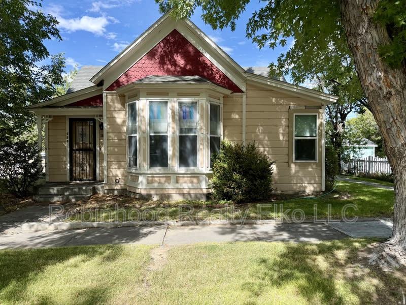 698 4th Street – photo 3