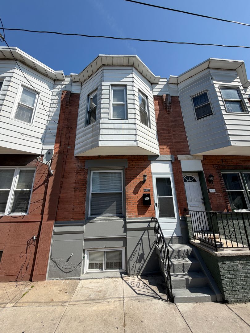 Move In Ready 3Br 1Ba South Philly Rowhome With In Unit Laundry 2 Or 3Br Housing Choice Vouchers Welcome – photo 1